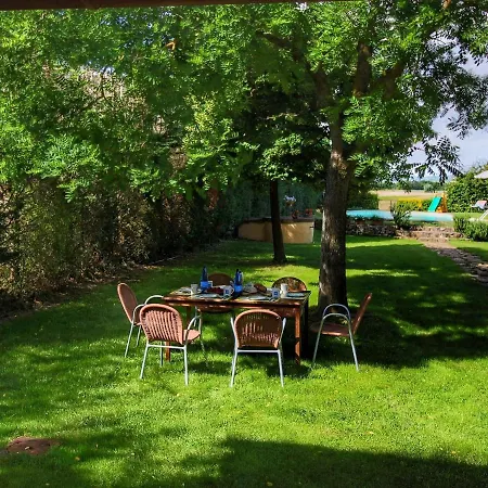 Belvilla By Oyo Attractive Mansion With Pool Дом отдыха